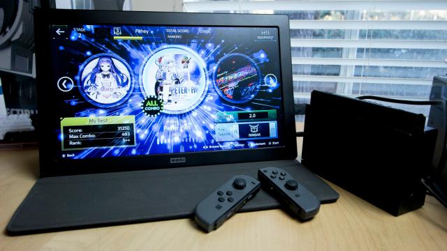 Hori’s Portable Gaming Monitor Isn’t Pretty, But It Works