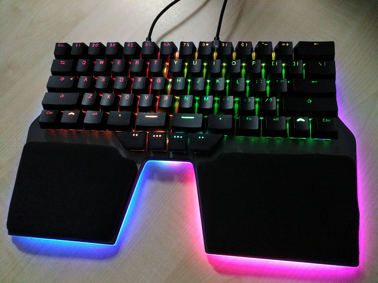 A Split Keyboard Built For Esports