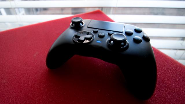 The First Third-Party Wireless PS4 Controller Is Missing A Few Things