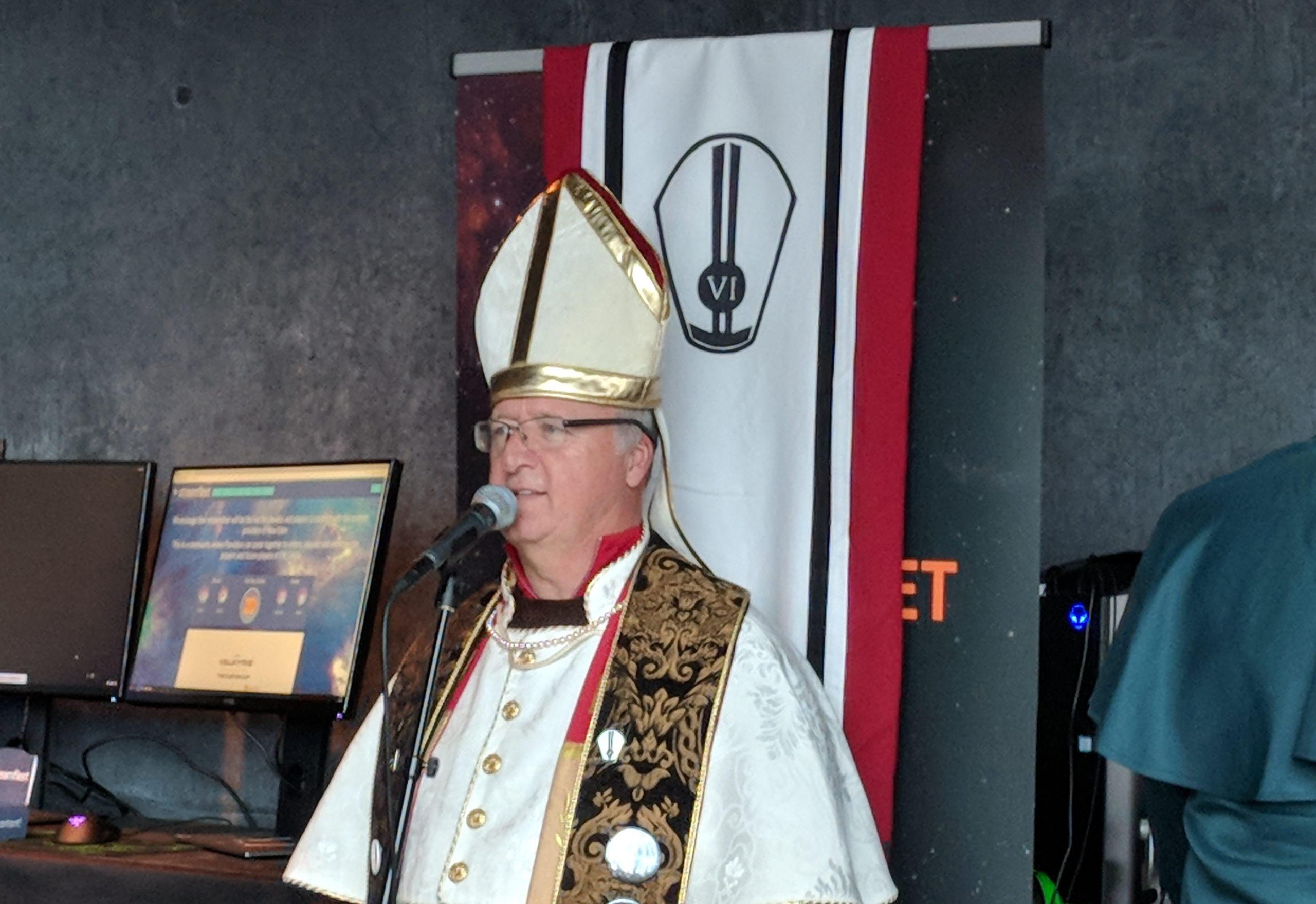 ‘Space Pope’ Officiates Wedding At EVE Fanfest
