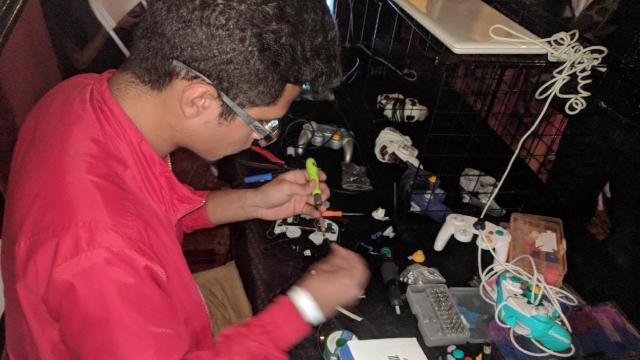 Meet The Controller Mechanic Who Repairs Smash Pros’ Hardware On The Fly