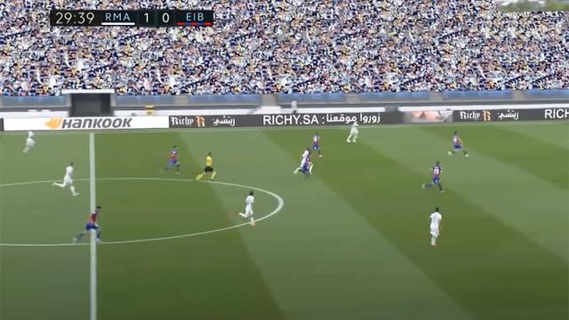 Fake Crowds Added To Actual Football Matches, Looks Like Some FIFA 96 Shit