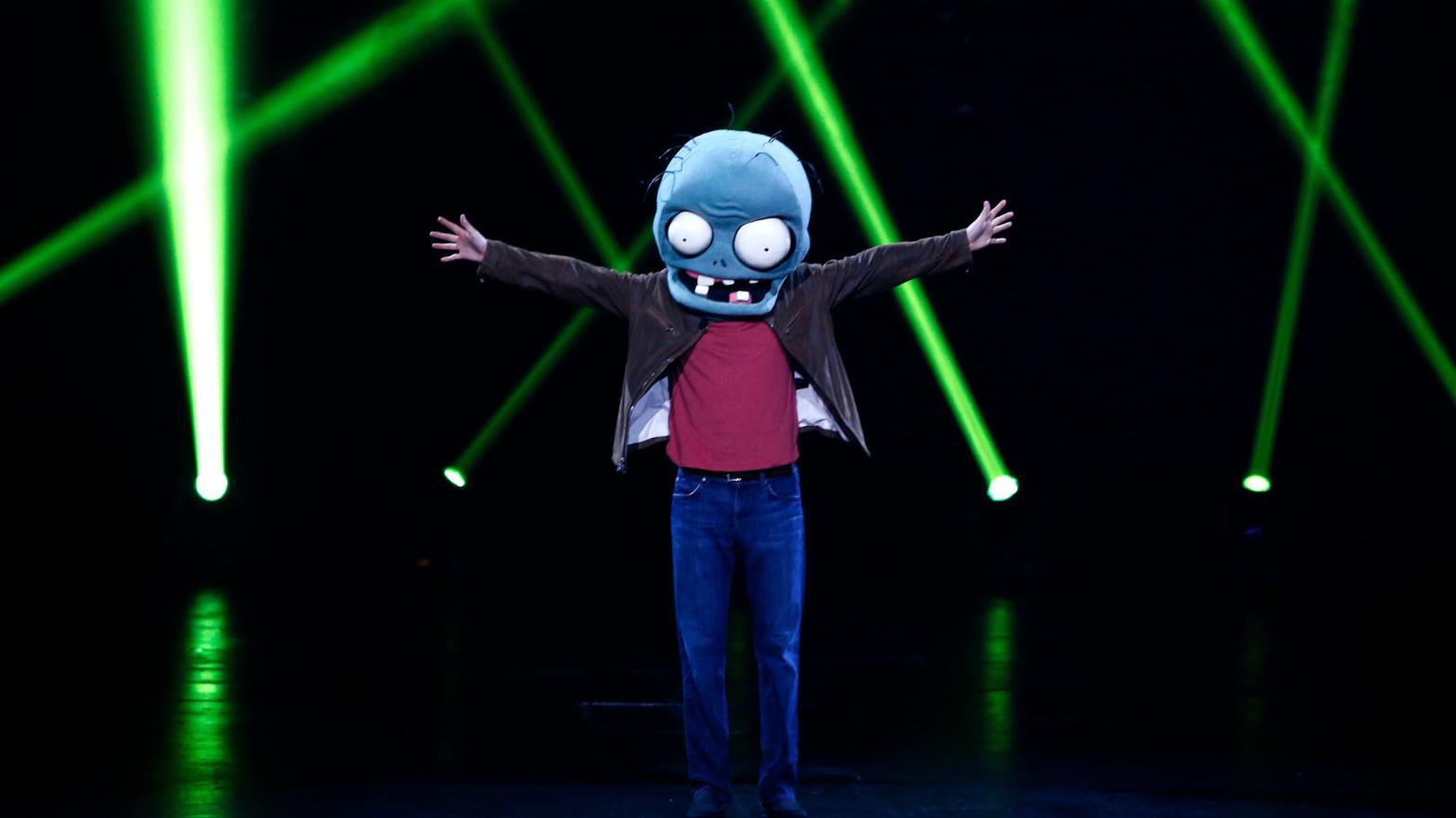 PopCap co-founder John Vechey wearing a zombie mask at E3 2013. (Photo: Eric Thayer, Getty Images)