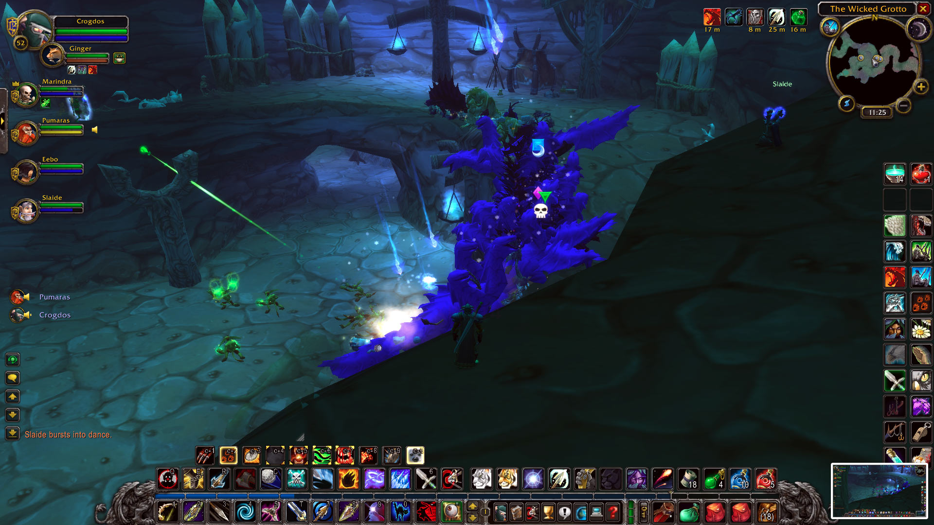This is what it looks like when a mage AoEs down an entire dungeon. (Screenshot: Blizzard / Kotaku)