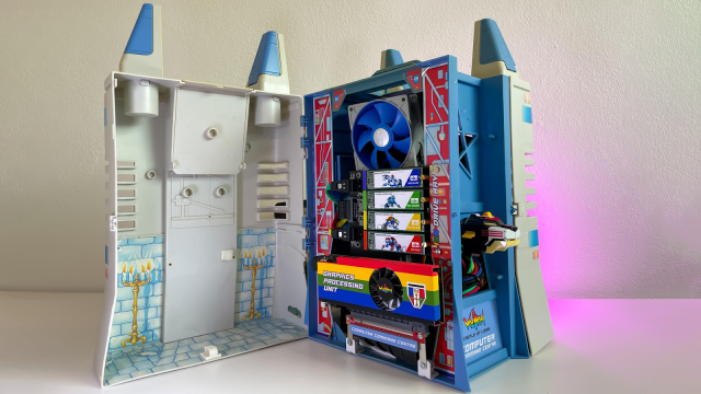 Modder Forms Amazing Custom PC Out Of ’80s Voltron Toy Castle