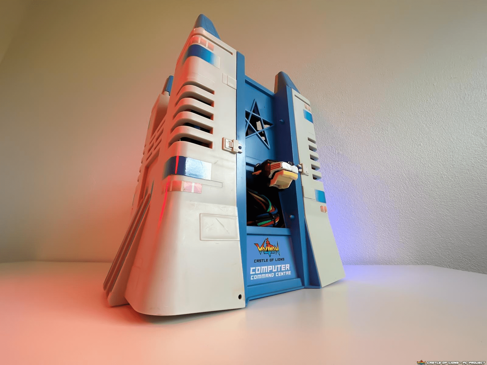 Modder Forms Amazing Custom PC Out Of ’80s Voltron Toy Castle