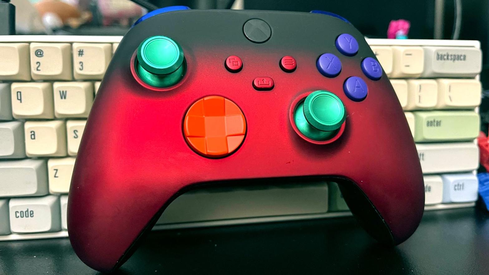Behold, the Gravity Suit controller. Needs a little yellow, I know.  (Photo: Mike Fahey / Kotaku)