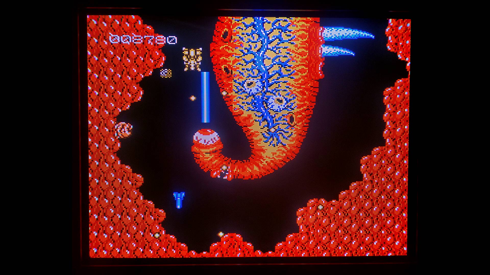 Abadox isn't a total dick. Many of the bosses have easily abusable safe spots.  (Screenshot: Natsume / Kotaku)