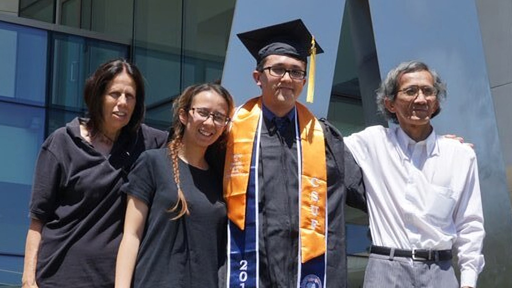 Reynalda Lynn (far left) and Thao Nguyen (far right) and  with their two children, Alexandria Kristen (middle left) and Anthony (middle right). (Photo: Anthony Nguyen)