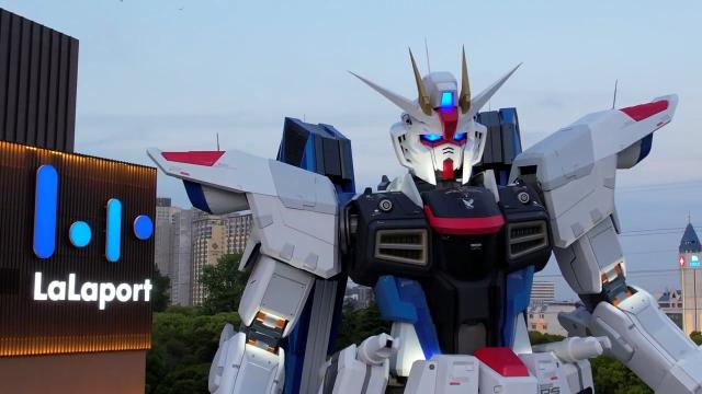 Giant Gundam Statue Finished In China