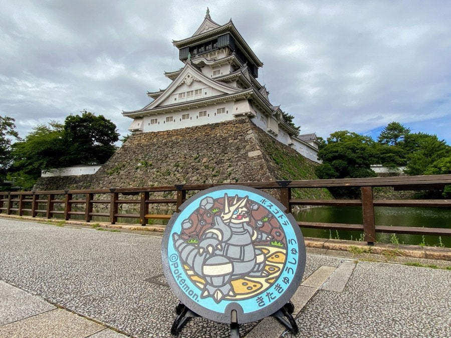 Earlier this month, Poké-futa were also installed in Fukuoka Prefecture. Aggron seems fitting for a Japanese castle, no? (Image: ©2021 Pokémon. ©1995-2021 Nintendo/Creatures Inc./GAME FREAK inc.)