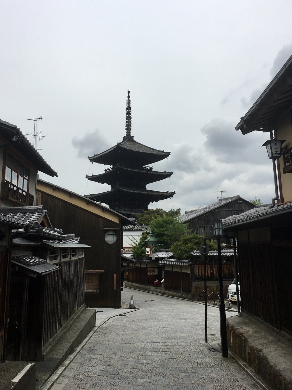 Yasaka-no-to Pagoda isn't usually like this on a Saturday.  (Photo: Brian Ashcraft)