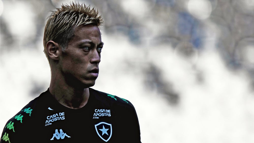 Keisuke Honda gets ready for his debut for Botafogo in this 2020 file photo.  (Photo: DIEGO MARANHAO/AFP, Getty Images)