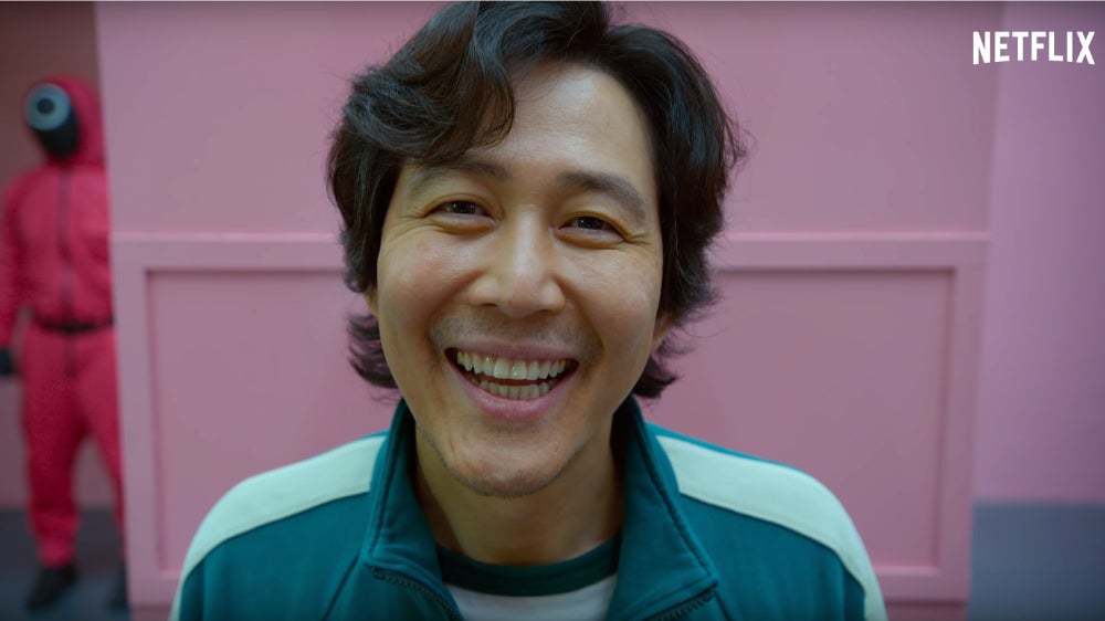 Gi-hun smiles for the camera.  (Screenshot: Netflix)