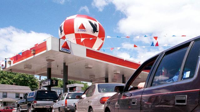 Twitch Streamer Amouranth Bought A Petrol Station For -$110,000 Using Rich-Person Maths