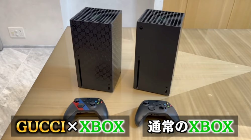 While Hikakin said he had wanted an Xbox, here is his comparison of the Gucci Xbox Series X with the standard model. Maybe he got a regular one, too? (Screenshot: Hikakin TV/YouTube)