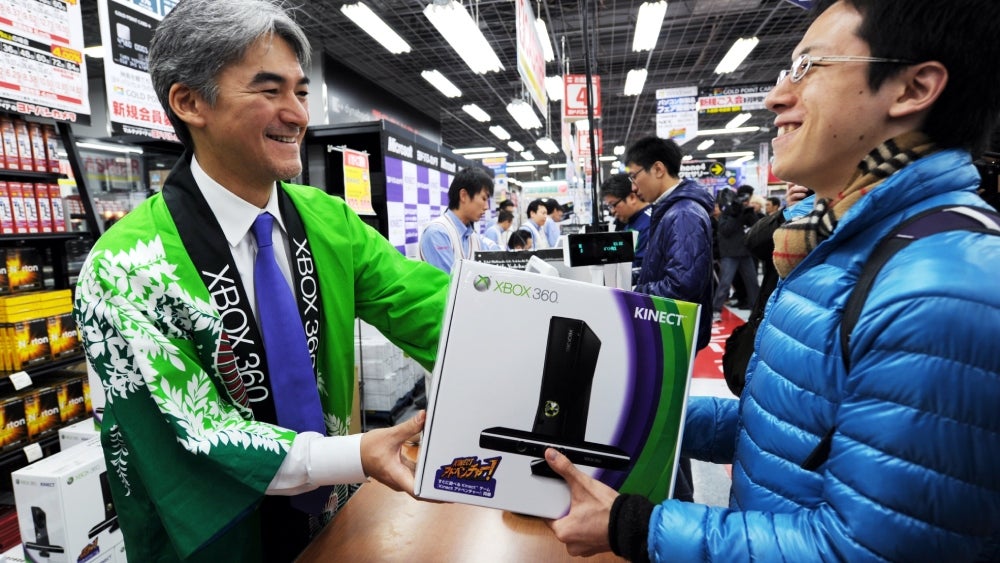 A customer buying and Xbox 360 in Tokyo when the Kinect bundle launched in 2010. (Photo: TOSHIFUMI KITAMURA/AFP, Getty Images)