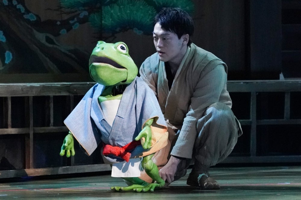 The production has truly incredible puppetry.  (Image: Toby Olié/Toho Co., Ltd)
