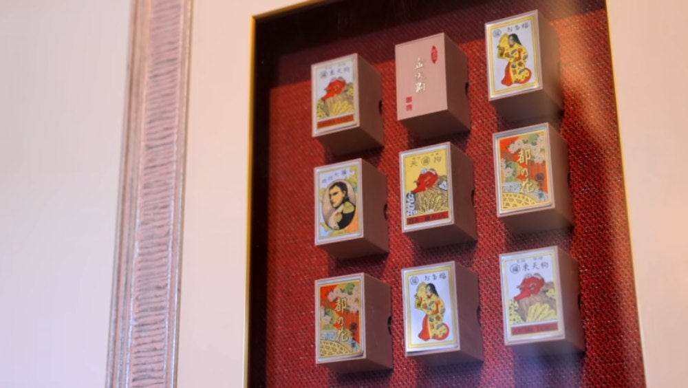Nintendo-made hanafuda cards.  (Screenshot: Paolo from Tokyo/YouTube/Kotaku)