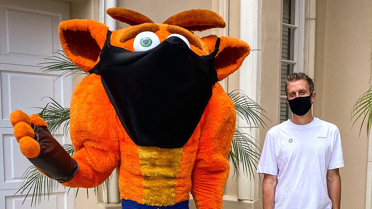 Crash and Geoff Keighley pose for the inaugural Summer Game Fest in 2020. (Photo: Summer Game Fest)