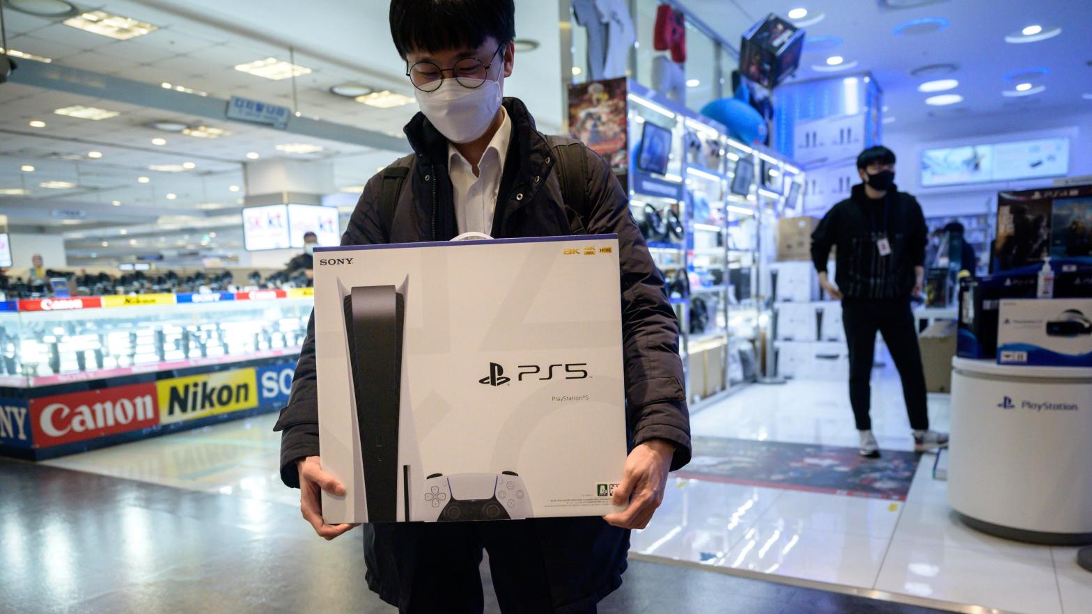 The PS5 has been getting progressively lighter year-over-year. (Photo: ED JONES/AFP, Getty Images)