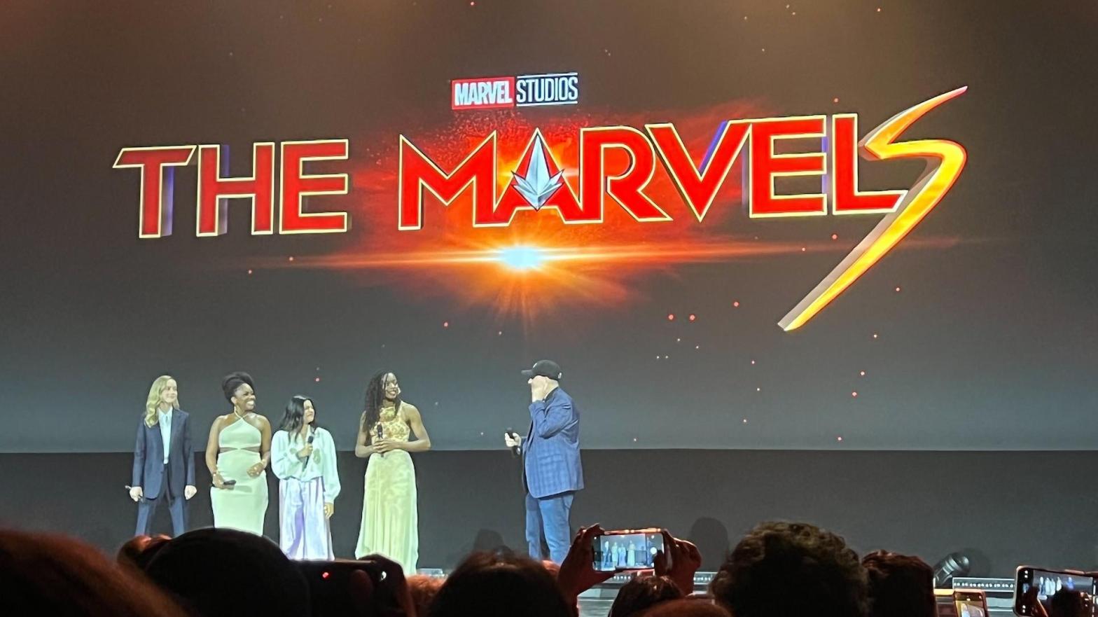 Larson, Parris, Vellani and DiCosta with Kevin Feige at D23 Expo (Photo: Gizmodo/Jayne Lyons)