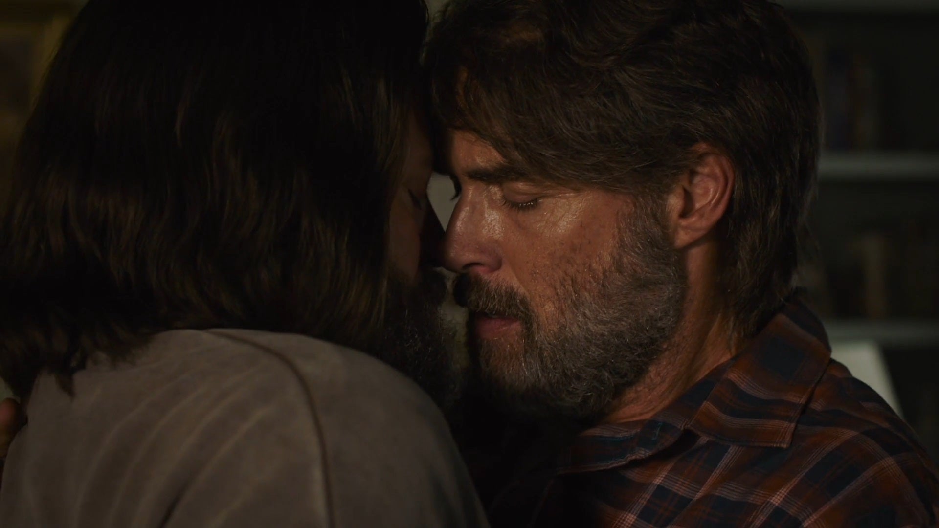 After some careful navigation, Bill and Frank finally share a kiss, and then a life. (Screenshot: HBO / Kotaku)