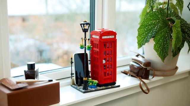 LEGO’s Telephone Box Set Is The Perfect Set If You’re After London-Like Decoration